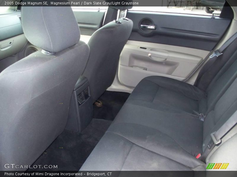 Magnesium Pearl / Dark Slate Gray/Light Graystone 2005 Dodge Magnum SE