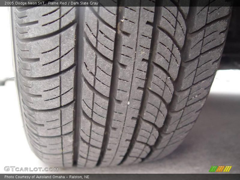 Flame Red / Dark Slate Gray 2005 Dodge Neon SXT