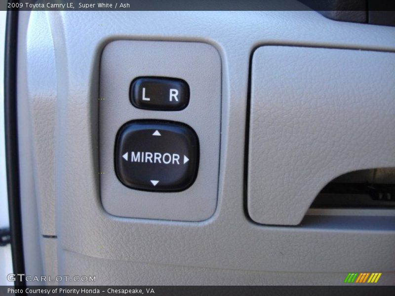 Super White / Ash 2009 Toyota Camry LE