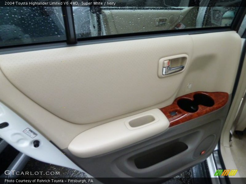Super White / Ivory 2004 Toyota Highlander Limited V6 4WD