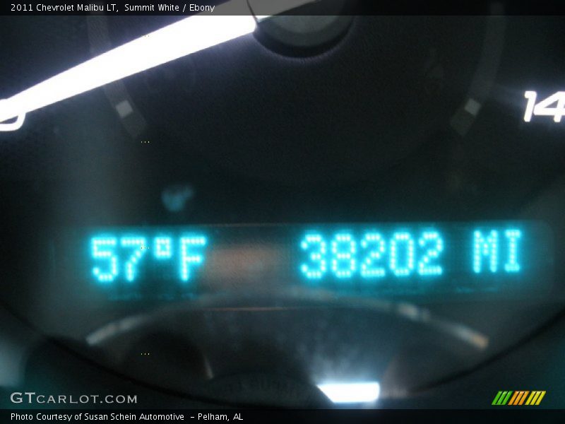 Summit White / Ebony 2011 Chevrolet Malibu LT
