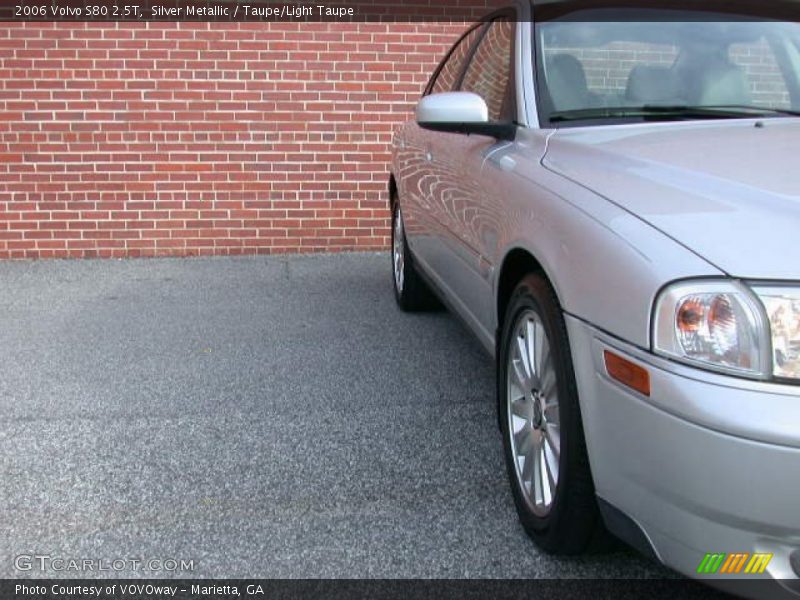Silver Metallic / Taupe/Light Taupe 2006 Volvo S80 2.5T