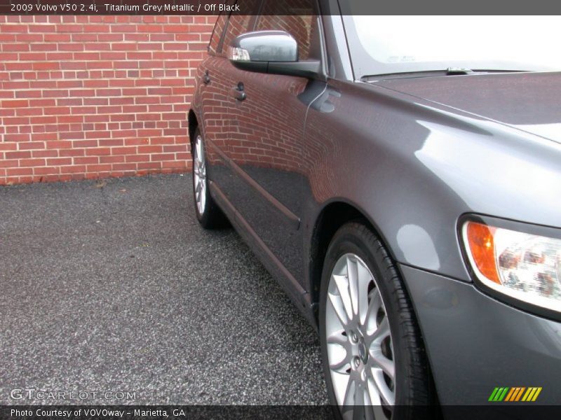 Titanium Grey Metallic / Off Black 2009 Volvo V50 2.4i