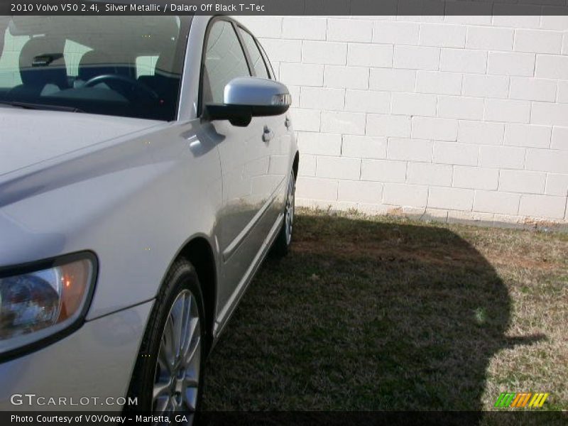 Silver Metallic / Dalaro Off Black T-Tec 2010 Volvo V50 2.4i