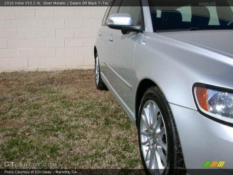 Silver Metallic / Dalaro Off Black T-Tec 2010 Volvo V50 2.4i