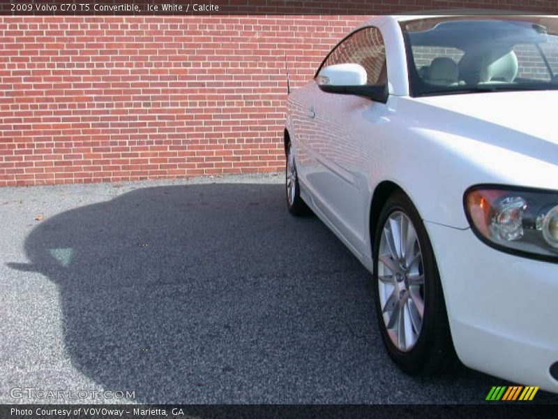 Ice White / Calcite 2009 Volvo C70 T5 Convertible