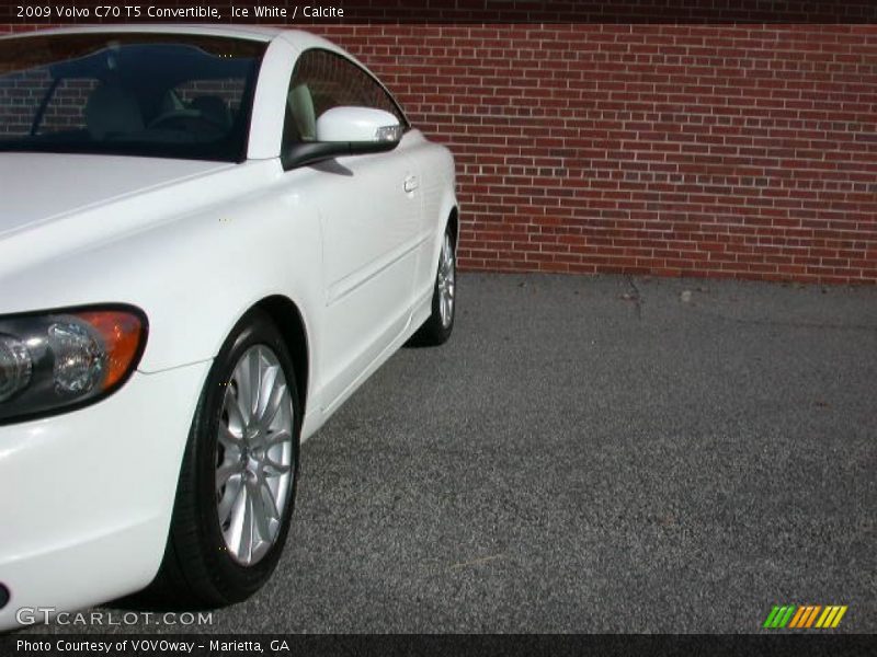 Ice White / Calcite 2009 Volvo C70 T5 Convertible