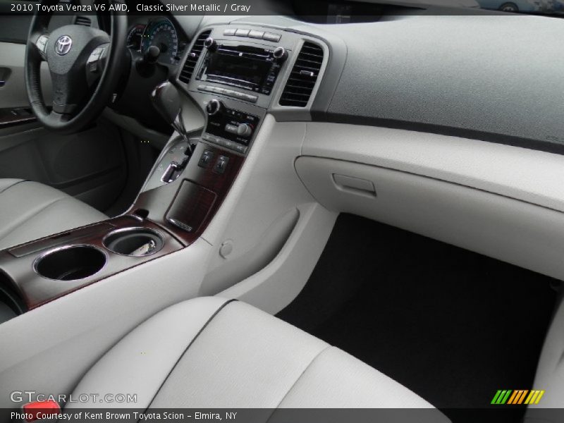 Classic Silver Metallic / Gray 2010 Toyota Venza V6 AWD