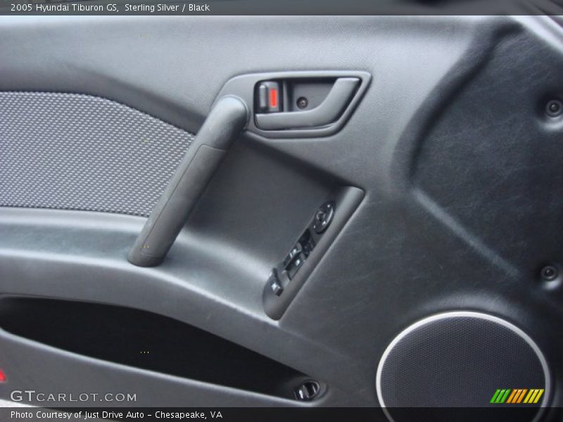 Sterling Silver / Black 2005 Hyundai Tiburon GS
