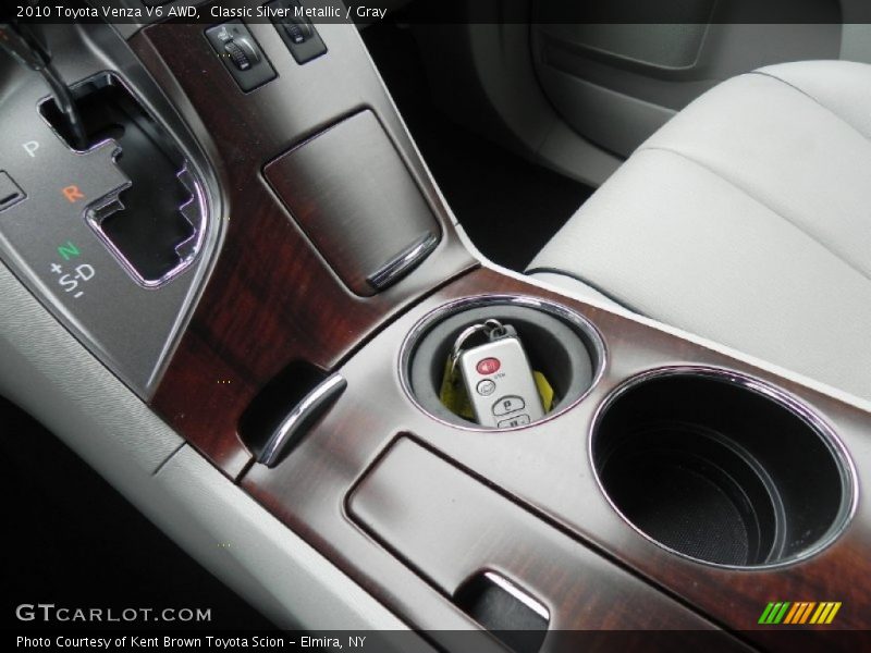 Classic Silver Metallic / Gray 2010 Toyota Venza V6 AWD