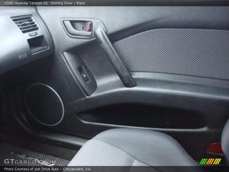 Sterling Silver / Black 2005 Hyundai Tiburon GS
