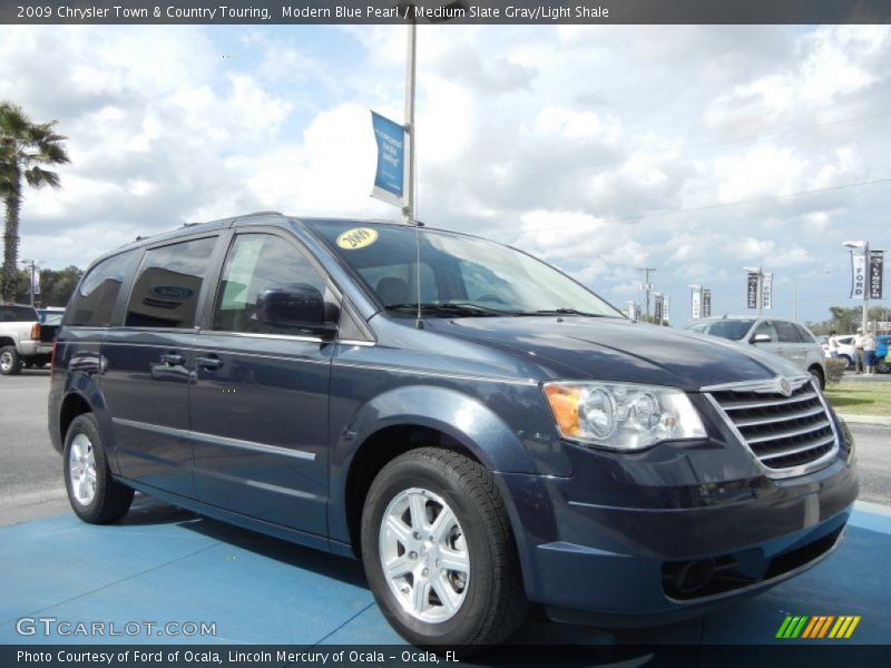 Front 3/4 View of 2009 Town & Country Touring