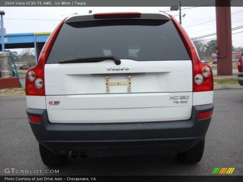 Ice White / Taupe 2004 Volvo XC90 T6 AWD