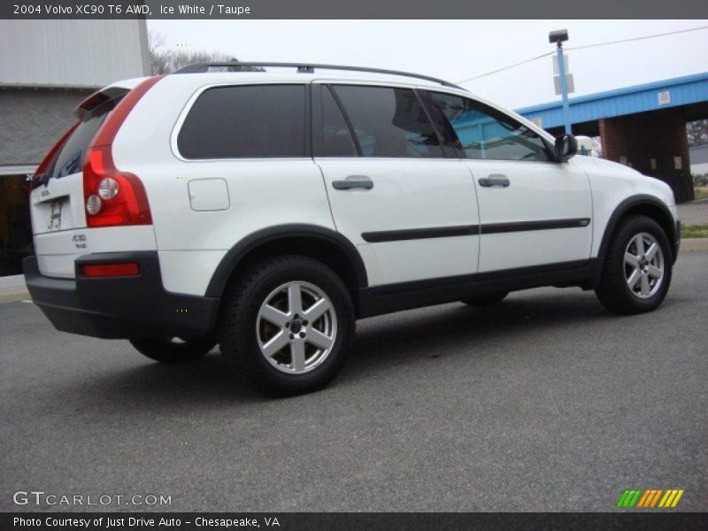 Ice White / Taupe 2004 Volvo XC90 T6 AWD