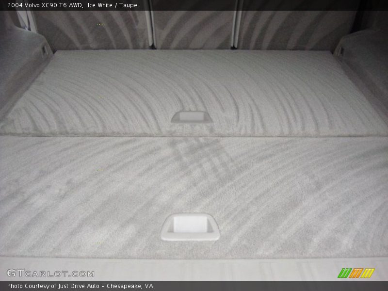 Ice White / Taupe 2004 Volvo XC90 T6 AWD