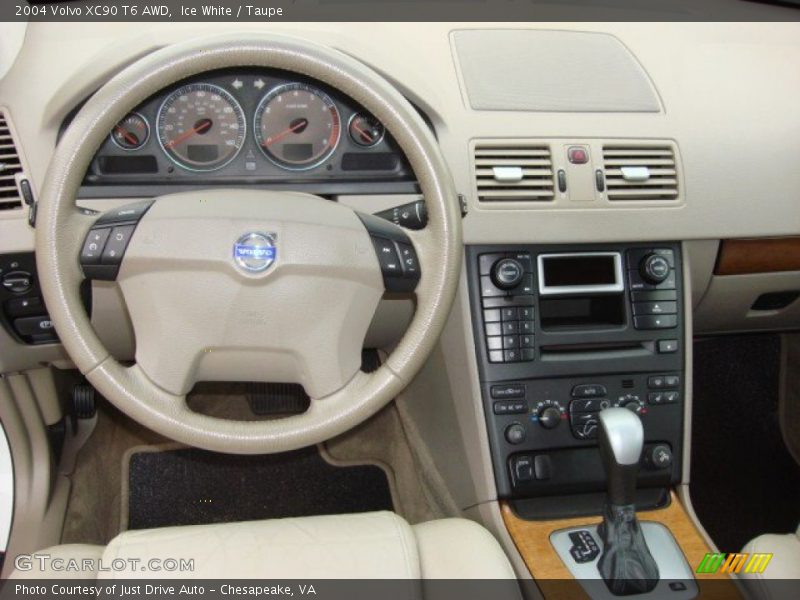 Ice White / Taupe 2004 Volvo XC90 T6 AWD