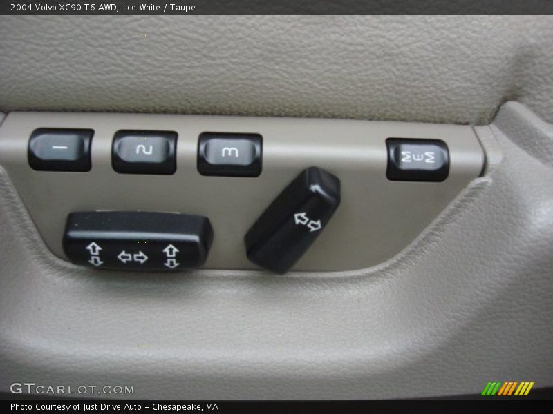 Ice White / Taupe 2004 Volvo XC90 T6 AWD