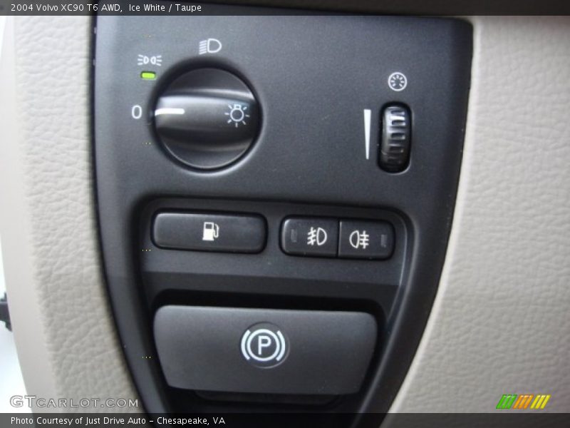 Ice White / Taupe 2004 Volvo XC90 T6 AWD