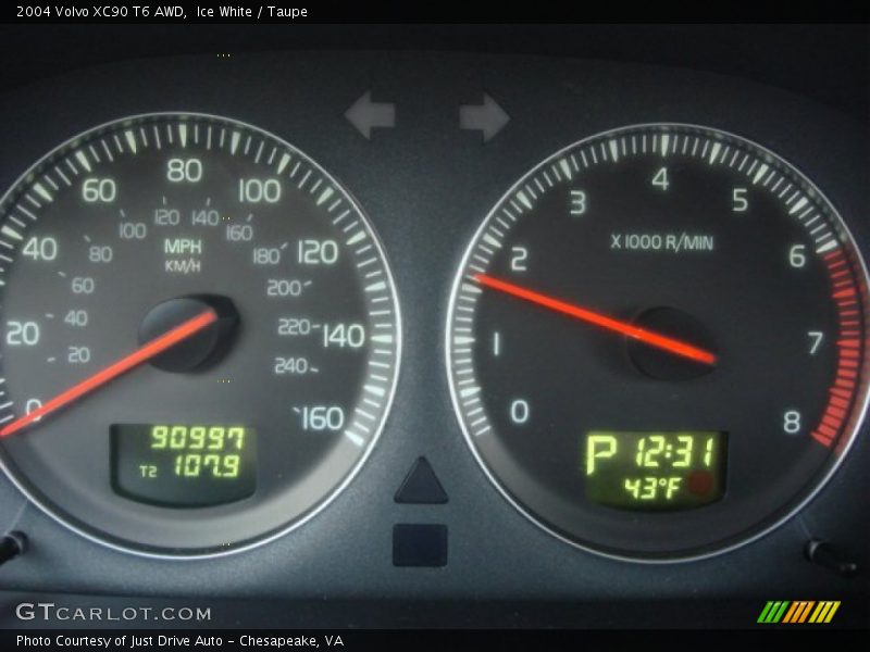 Ice White / Taupe 2004 Volvo XC90 T6 AWD