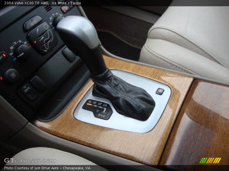 Ice White / Taupe 2004 Volvo XC90 T6 AWD