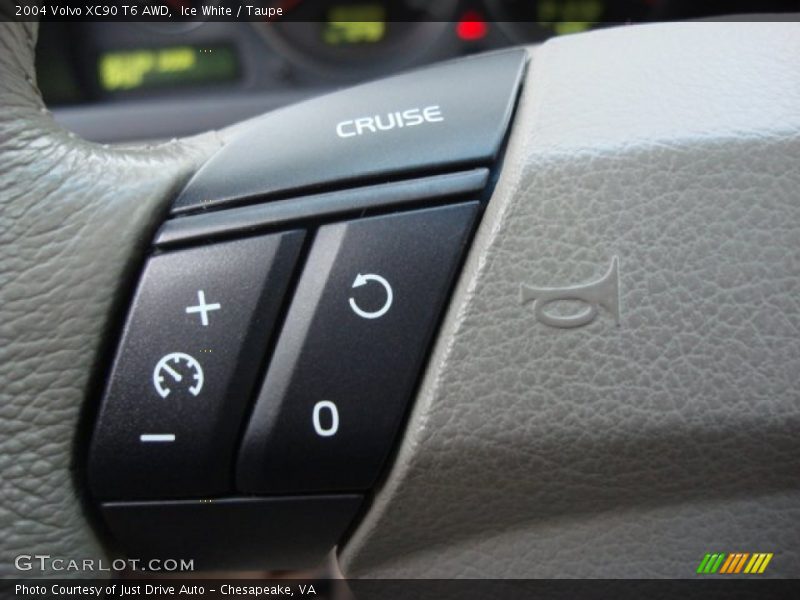 Ice White / Taupe 2004 Volvo XC90 T6 AWD