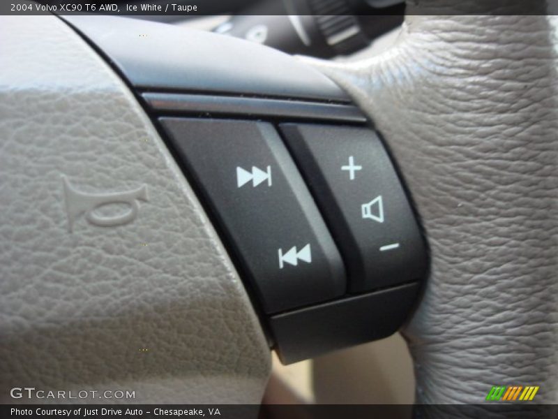 Ice White / Taupe 2004 Volvo XC90 T6 AWD