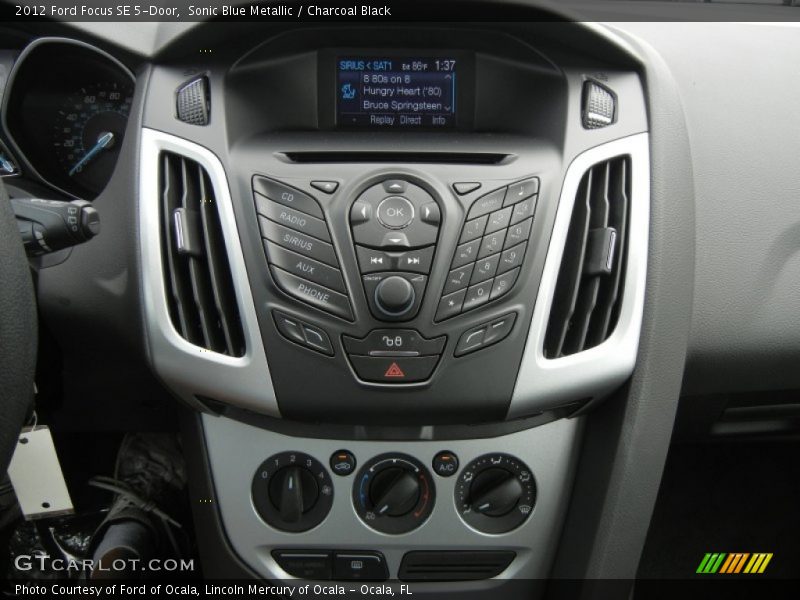 Controls of 2012 Focus SE 5-Door
