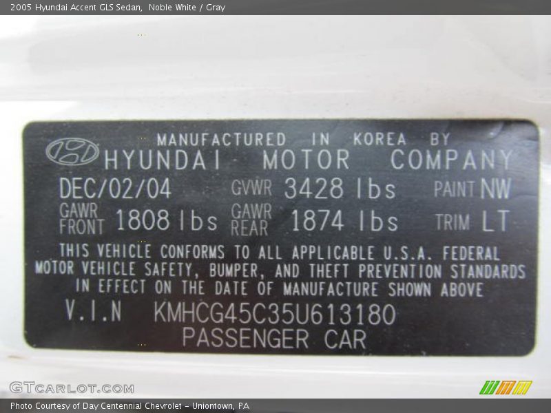 Noble White / Gray 2005 Hyundai Accent GLS Sedan