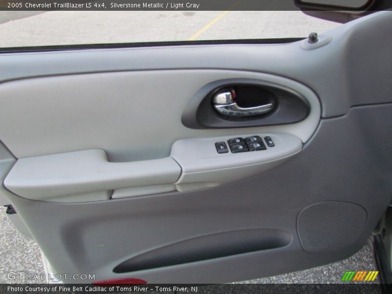 Silverstone Metallic / Light Gray 2005 Chevrolet TrailBlazer LS 4x4