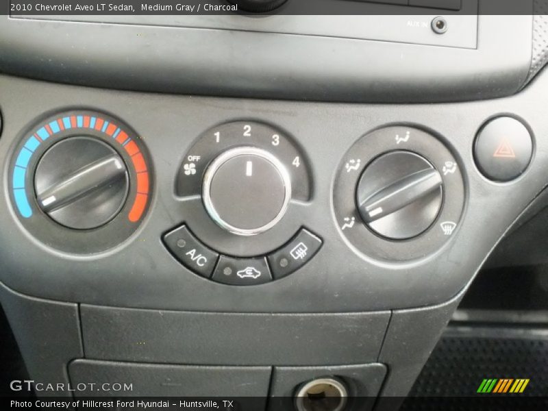 Controls of 2010 Aveo LT Sedan