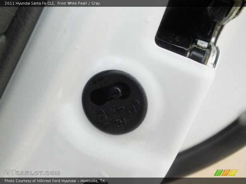 Frost White Pearl / Gray 2011 Hyundai Santa Fe GLS