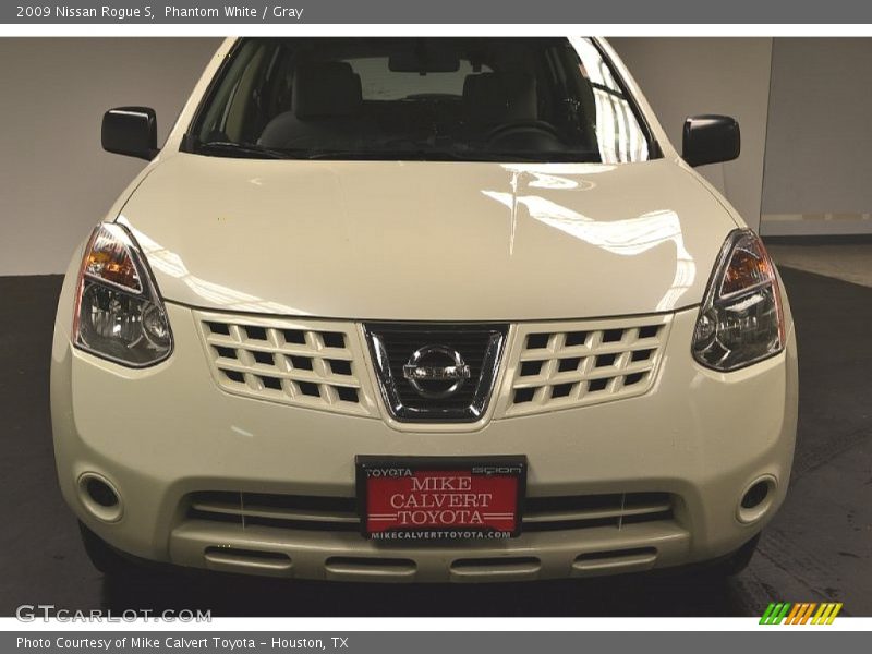 Phantom White / Gray 2009 Nissan Rogue S