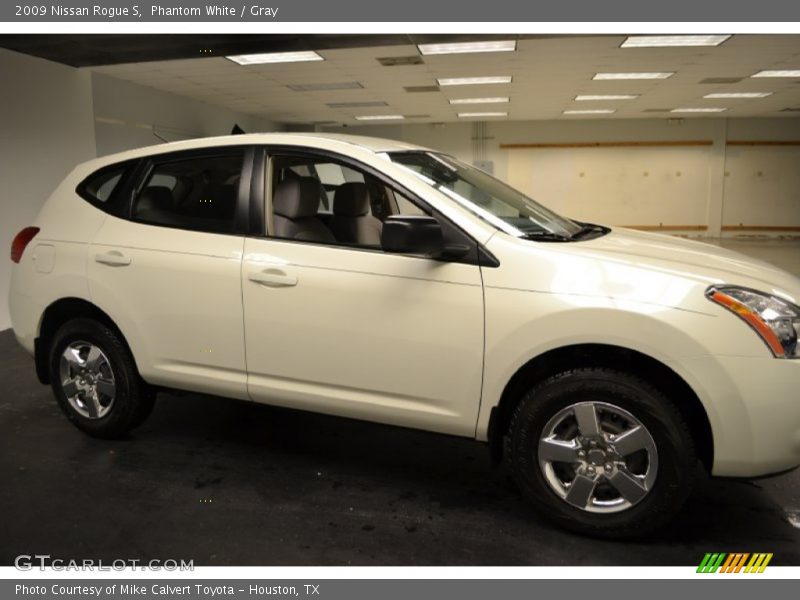 Phantom White / Gray 2009 Nissan Rogue S