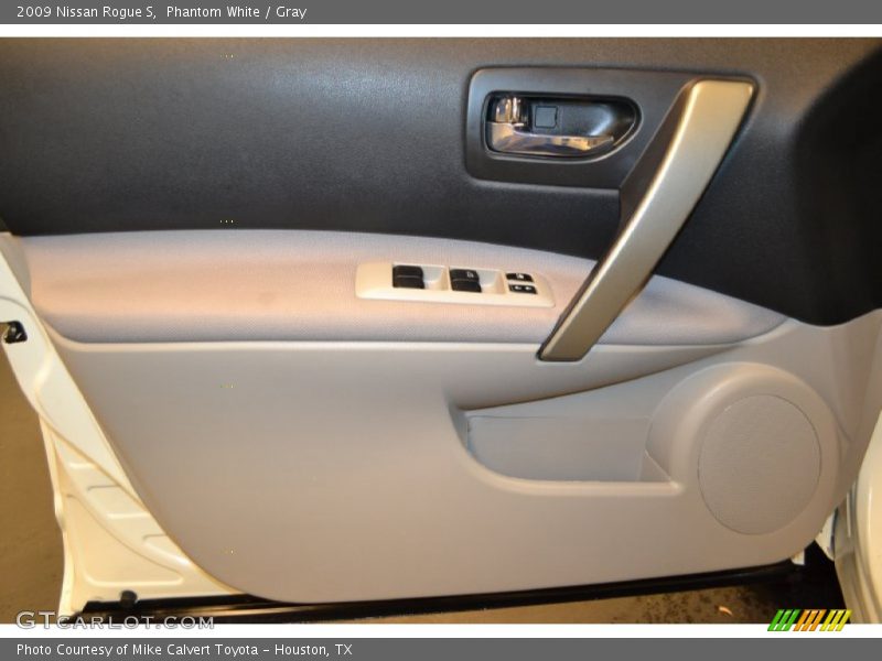 Phantom White / Gray 2009 Nissan Rogue S