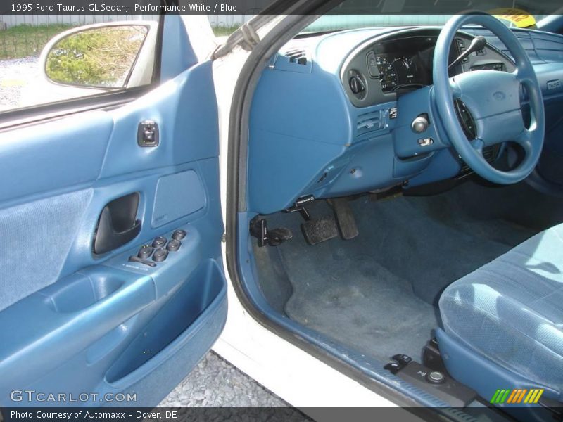 Performance White / Blue 1995 Ford Taurus GL Sedan