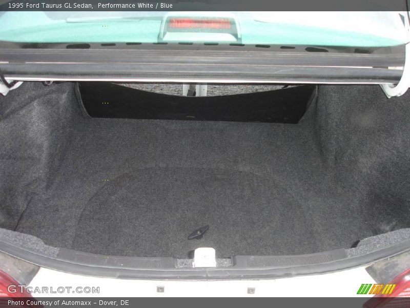 Performance White / Blue 1995 Ford Taurus GL Sedan