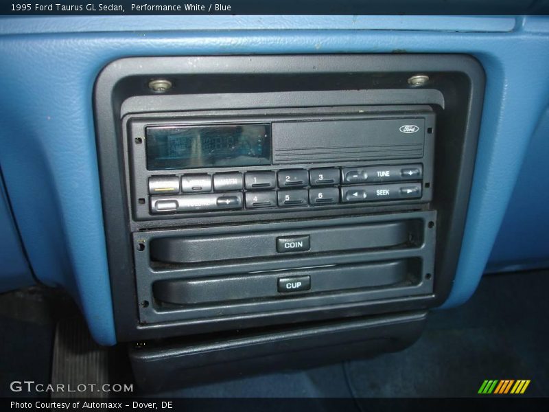 Performance White / Blue 1995 Ford Taurus GL Sedan