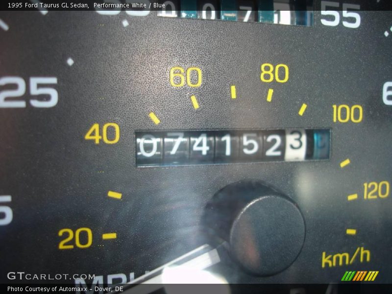 Performance White / Blue 1995 Ford Taurus GL Sedan