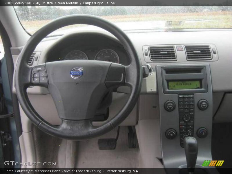 Mistral Green Metallic / Taupe/Light Taupe 2005 Volvo S40 2.4i