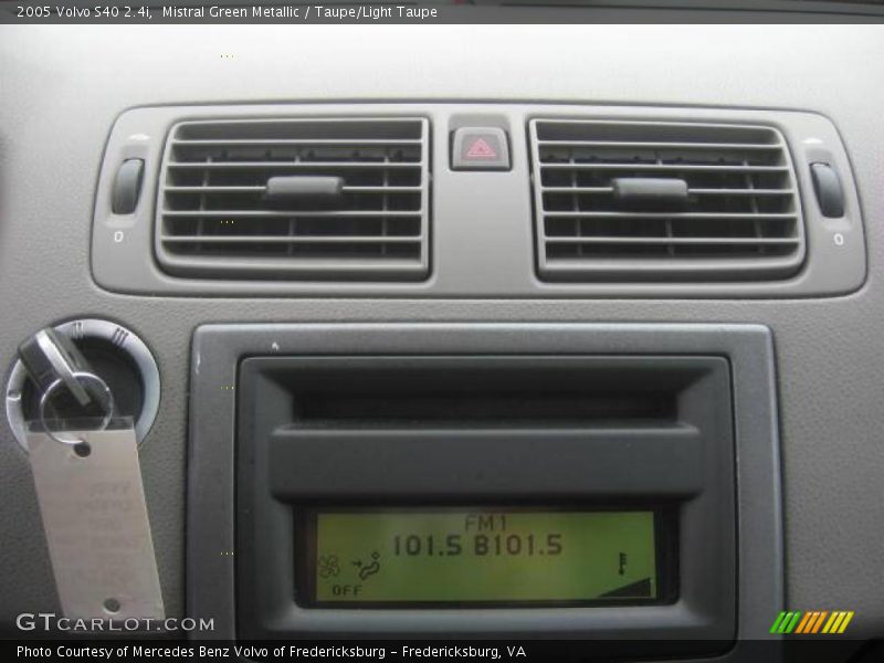 Mistral Green Metallic / Taupe/Light Taupe 2005 Volvo S40 2.4i