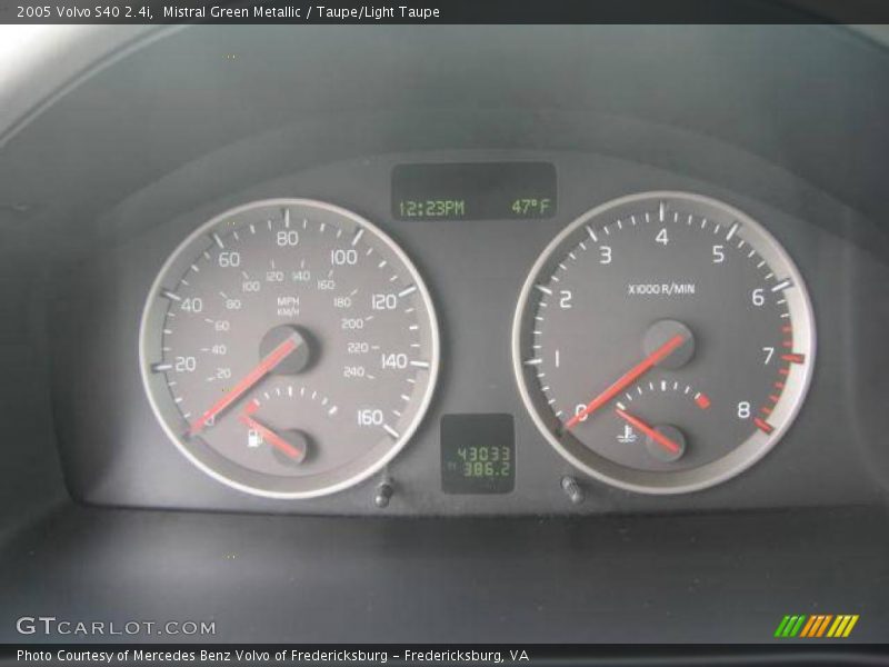 Mistral Green Metallic / Taupe/Light Taupe 2005 Volvo S40 2.4i