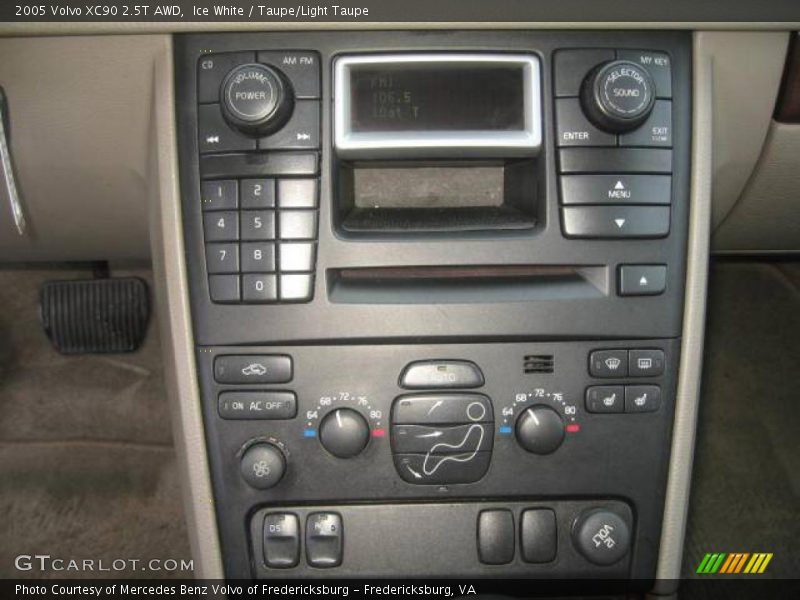 Ice White / Taupe/Light Taupe 2005 Volvo XC90 2.5T AWD