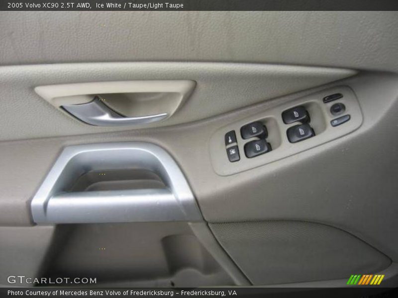 Ice White / Taupe/Light Taupe 2005 Volvo XC90 2.5T AWD