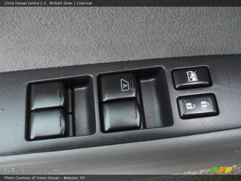 Brilliant Silver / Charcoal 2009 Nissan Sentra 2.0
