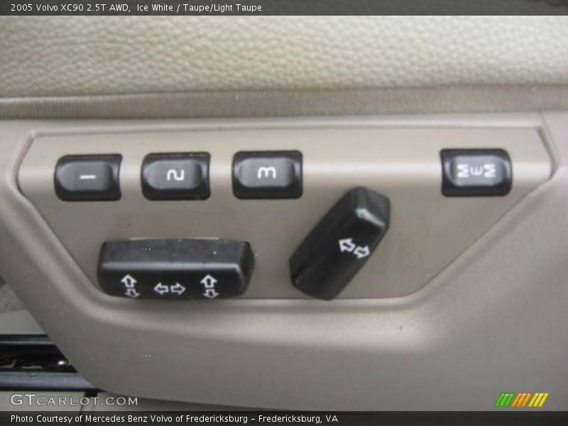 Ice White / Taupe/Light Taupe 2005 Volvo XC90 2.5T AWD