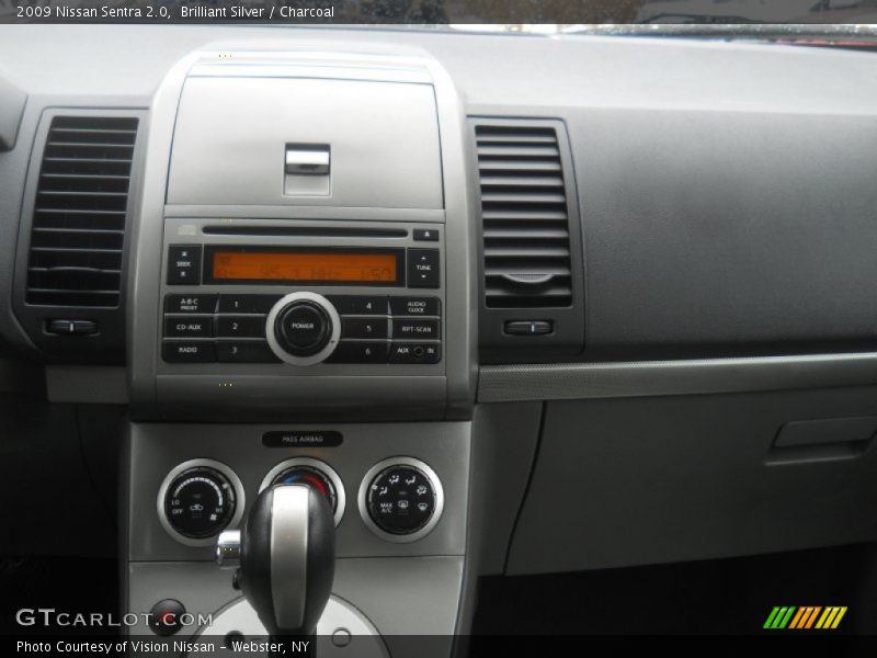 Brilliant Silver / Charcoal 2009 Nissan Sentra 2.0