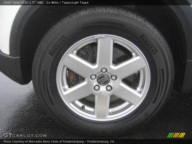 Ice White / Taupe/Light Taupe 2005 Volvo XC90 2.5T AWD