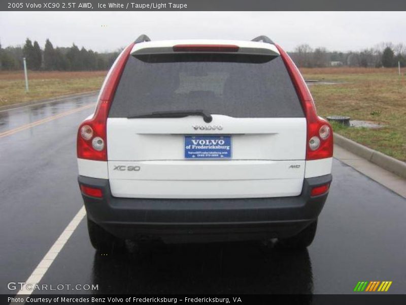 Ice White / Taupe/Light Taupe 2005 Volvo XC90 2.5T AWD