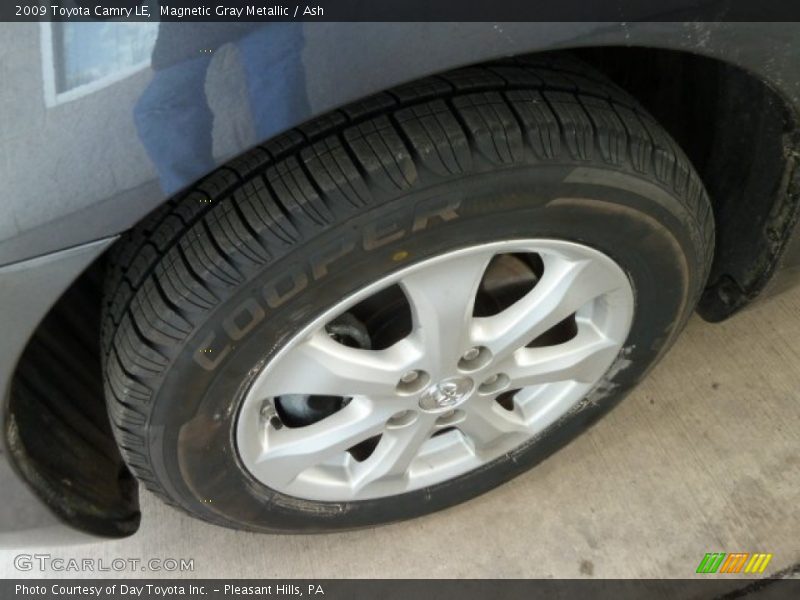 Magnetic Gray Metallic / Ash 2009 Toyota Camry LE