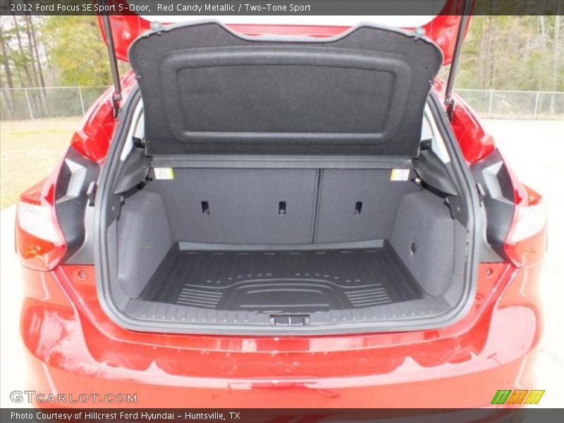  2012 Focus SE Sport 5-Door Trunk